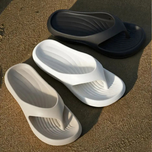 Vente en gros OEM Claquettes confortables personnalisées pour l'extérieur, l'été et la plage, avec logo imprimé, tongs souples en EVA personnalisées pour hommes - Product Image 4