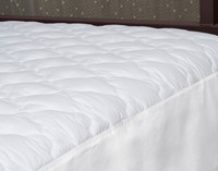 Drap de lit imperméable en tissu brossé en polyester Drap-housse Surmatelas imperméable Ensemble de draps en polyester 100% polyester