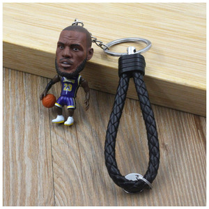 Porte-clés figurines miniatures de basket-ball - Pendentif de sac à dos en résine à collectionner avec anneau tressé en cuir de vachette - Product Image 3