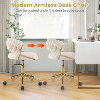 Fauteuil de bureau pivotant en velours, avec dossier tissé tufté à la main et base chromée dorée, idéal pour salon de beauté, bureau ou coiffeuse.