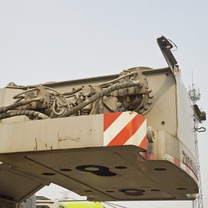 รถเครนมือสองคุณภาพสูง 80 ตัน Zoomlion ZTC800V562 รถเครนเคลื่อนที่แบบติดตั้งบนรถบรรทุกสำหรับขาย - Product Image 5