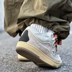 Hot Selling <b>Dropshipping</b> Luxury Curbs Sneakers Lighted Anti-Slip Breathable Platform Lace-Up Walking Shoes - Product Image 2