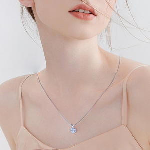 Livraison Rapide Collier Pendentif Classique à Six Griffes en Argent Sterling 925 Plaqué Or 18 carats avec Moissanite VVS de 6,5 mm, 8 mm, 9 mm - Product Image 6