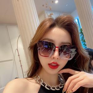 NOUVEAU Lunettes de soleil polarisées vintage pour femmes avec strass, Lunettes de soleil rondes de style designer avec verres de protection UV 100% - Product Image 2