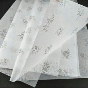 Papel de Seda Artesanal Biodegradable con Logotipo Impreso Personalizado, Recubierto de PE Virgen de Doble Cara, para Envolver Regalos, Ropa y Calzado - Product Image 3
