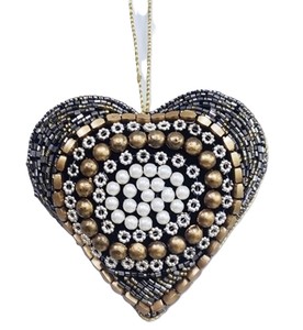Adorno Navideño de Pared con Forma de Corazón de Terciopelo Hecho a Mano con Bordado Zari, Decoración con Cuentas de Hilo Dorado, Hermosa Decoración para el Hogar - Product Image 1