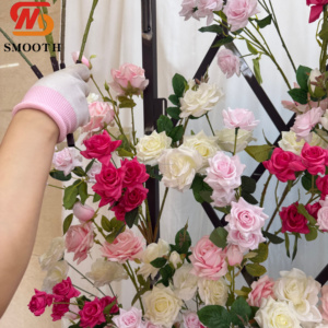 Nouvelle conception élégante : Mur de fleurs artificielles roses 8x8 pieds avec support pliable sur roulettes pour décoration florale de scène de mariage - Product Image 3