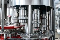 Ligne de production de remplissage isobare automatique de boissons gazeuses en bouteilles PET pour la vente directe