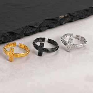 แหวนแฟชั่นสำหรับผู้หญิง แหวนเครื่องประดับชั้นดี แหวนสแตนเลส แหวนชุบทอง ลายกางเขน สไตล์พระเยซู - Product Image 2