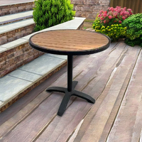 Ensemble de mobilier d'extérieur commercial toutes saisons en aluminium et polybois pour restaurants, cafés et bistrots – Tables et chaises en plastique et bois