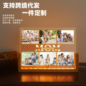 <span class=keywords><strong>Cornice</strong></span> <span class=keywords><strong>Portafoto</strong></span> a Forma di U <span class=keywords><strong>con</strong></span> Luce Notturna in Acrilico Personalizzabile <span class=keywords><strong>con</strong></span> <span class=keywords><strong>Nome</strong></span> per la Festa della Mamma e del Papà - Product Image 3