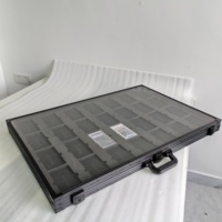 Vitrine portable en aluminium pour l'exposition de bijoux, de collections de pièces de monnaie, de numismatique, de cartes de sport et de cartes à collectionner