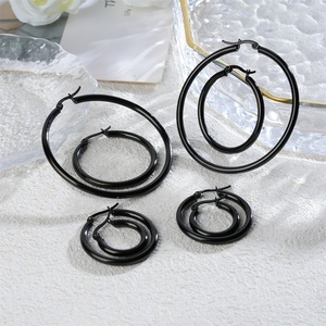 Cool Black Vintage Chrome Plaqué Géométrique Huggie Hoop Boucles D'oreilles À La Mode Multi Taille En Acier Inoxydable Femmes Mode Rue - Product Image 1