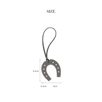 En gros, Breloque de sac en cuir pleine fleur en forme de fer à cheval, Pendentif de sac à main équestre, Accessoire de sac à main, Logo personnalisé, 12 couleurs, Vente en gros