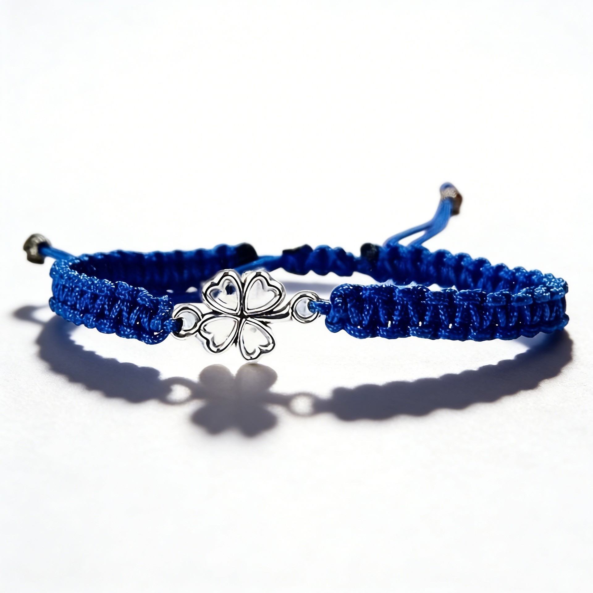 Four-leaf clover bracelet [dark blue]