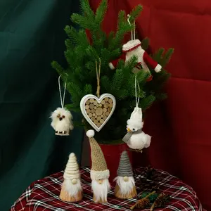 लकड़ी और ऊन x लटकाए लटकाने वाली सजावट क्रिसमस ट्री सजावट ऊन गुड़िया