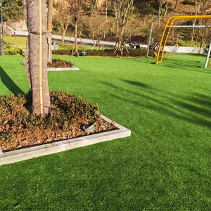 Échantillon Personnalisé 40MM 50MM Tapis en <span class=keywords><strong>Gazon</strong></span> Vert Artificiel Écologique Doux Aspect Naturel <span class=keywords><strong>Gazon</strong></span> Synthétique pour l'Extérieur - Product Image 1
