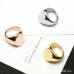 Janiceジュエリーユニセックスゴールドシグネットリング洗練されたステンレススチールカスタマイズ彫刻中立スタイルファッションリング - Product Image 4