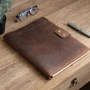 Персонализированная кожаная папка-портфель для ручек с отделениями для карт