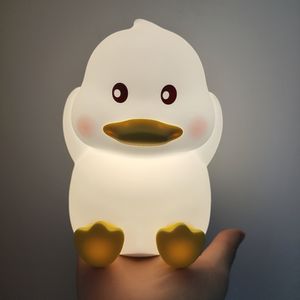 Veilleuse en silicone en forme de canard, LED à changement de couleur RGB automatique, lampe de chevet pour enfants, commande tactile, rechargeable par USB avec minuterie de 30/60 minutes - Product Image 6