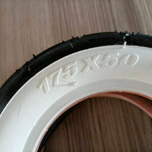 Pneu de skateboard EVOLVE 7 pouces 175x50 avec pneu pneumatique tout-terrain, roues de scooter 7x2 pouces, couleur noire et flanc blanc - Product Image 5