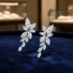 Orecchini Pendenti a Fiore in Oro Bianco con Cristalli e Strass, Gioielli di Lusso da Sposa per Donne - Product Image 2