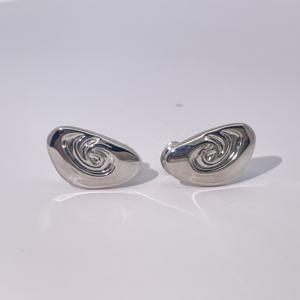 Boucles d'oreilles clous en laiton plaqué or de style classique géométrique en forme de vague sans pierres précieuses unisexe Tianyu Gems - Product Image 5