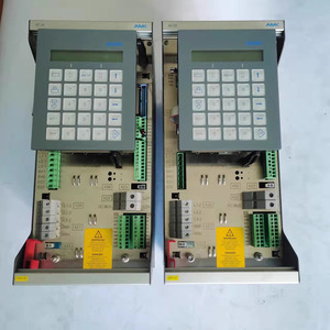 Contrôleur de commande industriel AMK AZ 20 avec clavier et borniers pour équipements électriques - Product Image 1