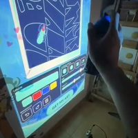 Jeu interactif au sol et mural avec projection interactive par pulvérisation laser en intérieur, multi-touch