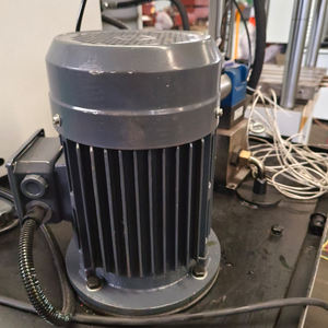 Presse hydraulique à quatre colonnes BaoFa Y32-60T, moteur 4KW, course de glissière 400mm, pour le pressage de nouveaux matériaux, chauffée 380V, garantie 1 an - Product Image 4