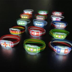 Bracelets en silicone personnalisés lumineux dans le noir pour événements, entrées de fête, avec lumière LED, en gros, pour supporters de football, sportifs - Product Image 2
