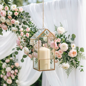 Fabricants de bougeoirs en verre en forme de cabane avec cadre en laiton pour mariages et décorations suspendues - Product Image 2