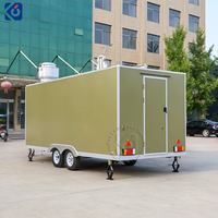 Nouvelle remorque de food truck mobile avec espace de cuisine amélioré pour la vente de pizzas, café, bonbons, chips, desserts au lait et autres services de restauration.
