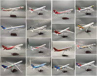 Nouveaux articles cadeaux tendance : Modèle d'avion Airbus A220 A221 A320 A330 A350 A380 à grande échelle de 47 cm avec lumières LED clignotantes et roues