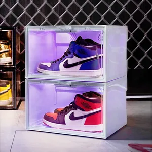 Kotak Sepatu Plastik Led, Tempat Transparan Dapat Ditumpuk Kemasan Sneaker Magnet Bening Display Cahaya dengan Logo Kustom