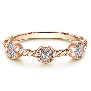 Anello con Cristalli Intrecciati per Donne, Accessorio di Moda Minimalista per Uso Quotidiano - Product Image 1