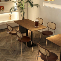 Lignes simples rotin chaise de salle à manger moderne chaises et tables de café en bois de pin pour restaurant japonais hamburger restaurant