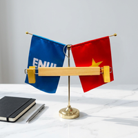 Cintre en bois moulé par injection éco-responsable, conçu pour l'organisation de garde-robes de mode haut de gamme et la literie sur mesure