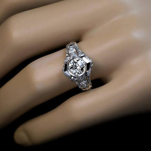 Anello vintage con pietra rotonda floreale intagliata per donna, gioielli alla moda dal design elegante intarsiato - Product Image 4