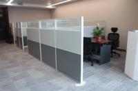 Postes de travail modernes en cubicles pour 2/4/6 personnes, postes de travail sur mesure, bureaux pour les bureaux d'entreprise