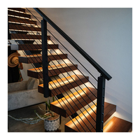 Escalier moderne durable à monopoteau, marches en bois massif, garde-corps en verre/câble, style industriel pour hall intérieur, villa/hôtel/appartement
