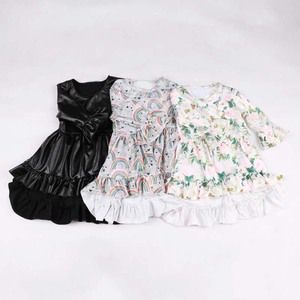 Robe tendance pour tout-petits, style mixte, en similicuir et à manches longues, imprimé floral, avec ourlet à volants, pour bébés filles - Product Image 1