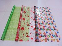 Rouleau de papier d'emballage de Noël à impression personnalisée et cadeau floral imperméable à l'eau à prix réduit vente en gros