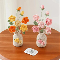 Produit fini fait main au crochet, bouquet de fleurs artificielles en pot de 5 roses Sheffield et lys, décoration de bureau, cadeau