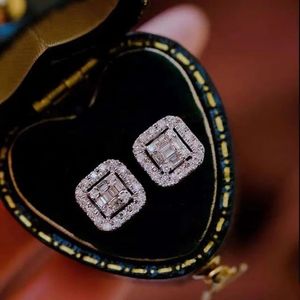 Boucles d'oreilles clous carrées élégantes et luxueuses Xinfly, en or véritable 18 carats avec diamant naturel 0,50 ct, design moderne, marque populaire, vente en gros - Product Image 4