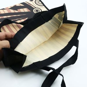 Bolsa de Mano Reutilizable de Algodón Plegable con Diseño Geométrico Elegante a Todo Color para Mujer, Duradera, Ligera, Espaciosa, con Dos Bolsillos Abiertos - Product Image 2