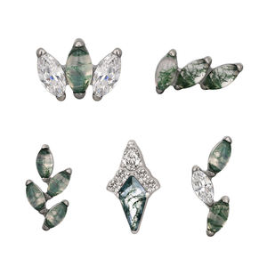 Piercing de mode en titane G23 avec agate mousse sertie griffe, filetage interne, pour oreille, lèvre ou corps - Vente en gros - Product Image 1