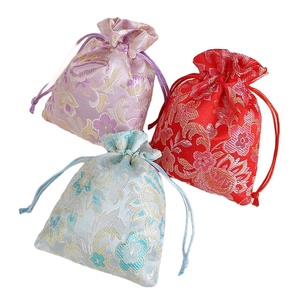 Sac à cordon en satin de soie, pochette cadeau pour bijoux, logo personnalisé, vente en gros, sac anti-poussière en velours et organza, fournisseur de cosmétiques - Product Image 1
