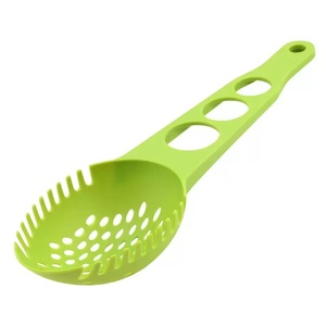 Cuillère à pâtes avec pince intégrée, en plastique PP moulé, écumoire à spaghetti ajourée, résistante à la chaleur, pour égoutter les nouilles - Product Image 3