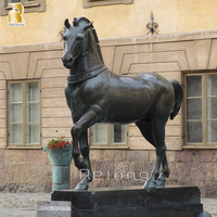 Sculpture d'animal en métal grandeur nature Statue de cheval en bronze et laiton à vendre
